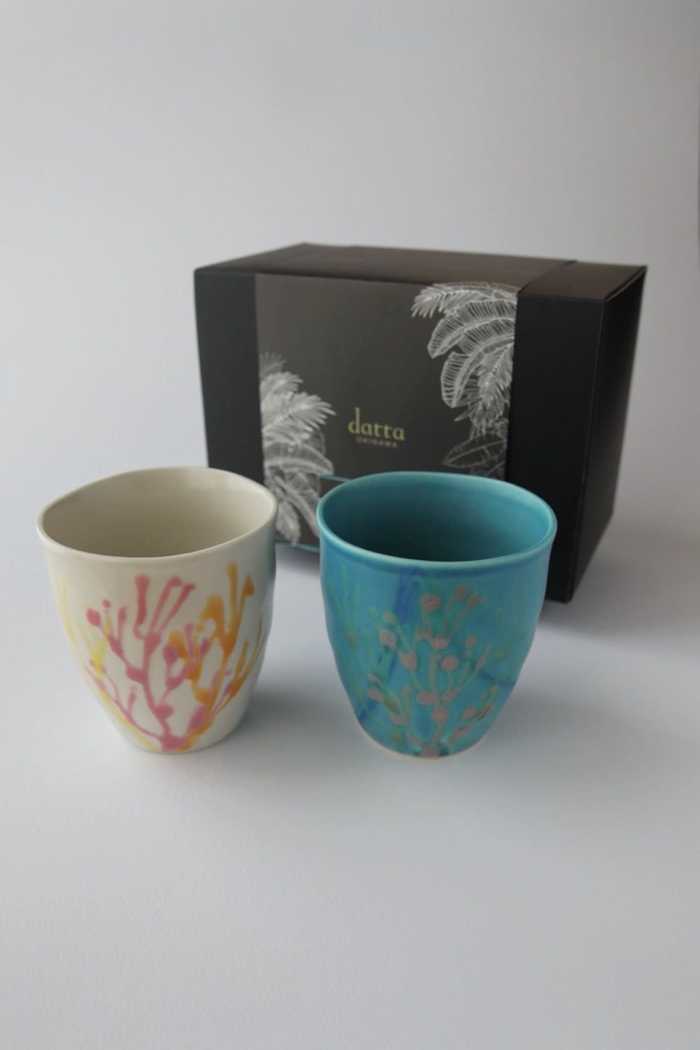 沖縄の海と縁起の良い珊瑚タンブラー 青色×純白【ギフトボックス付き】